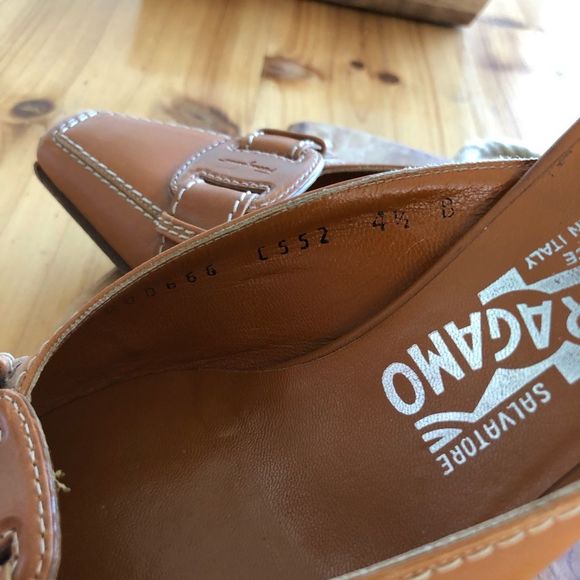 SOLD ❌ VINTAGE SALVATORE FERRAGAMO LEATHER SANDAL - Picture 5 of 5